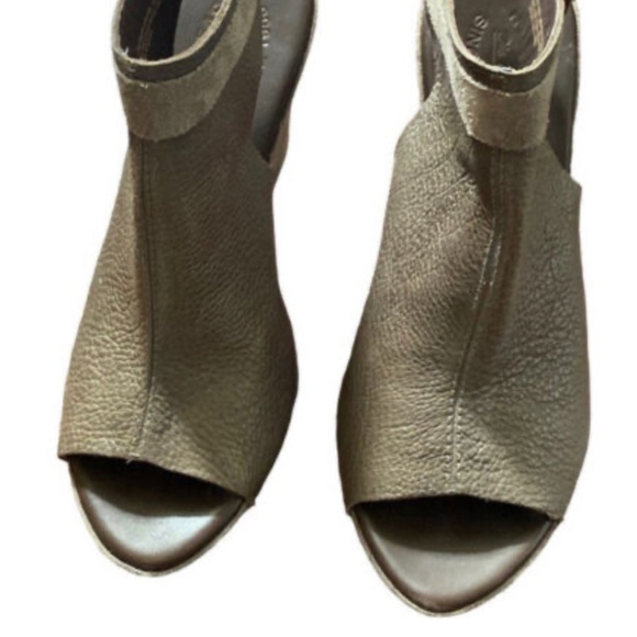 Barely worn Kork-Ease Berit Peep Toe Wedge Sandals | 9M | $25 - Picture 1 of 9